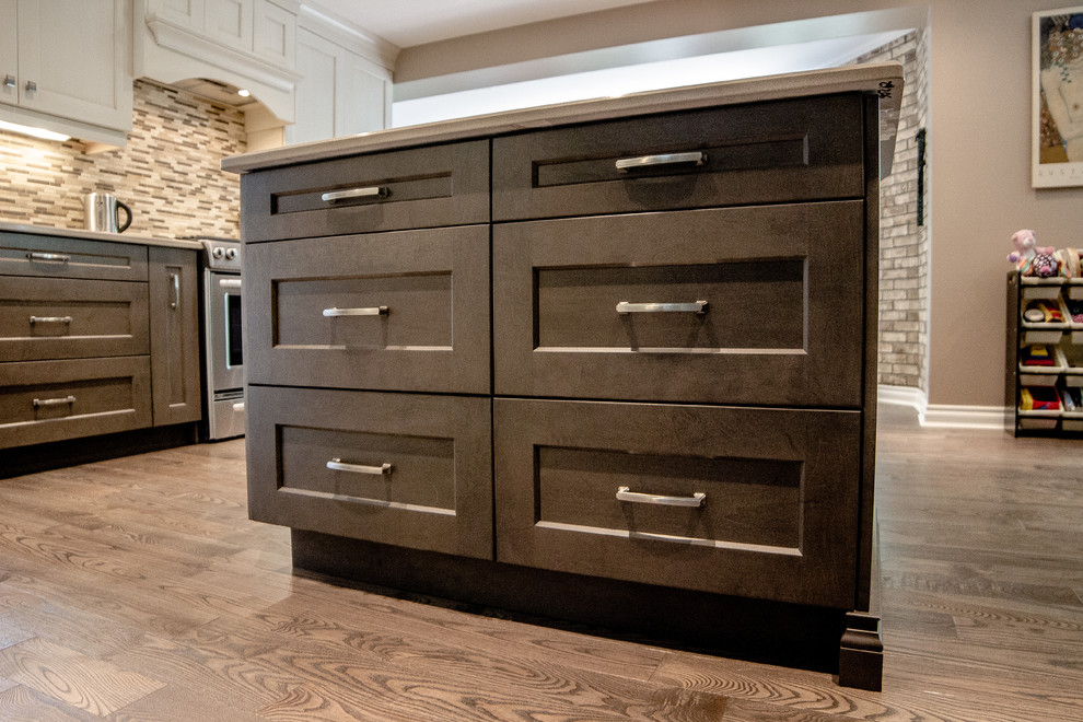 Transitional kitchen photo in Toronto