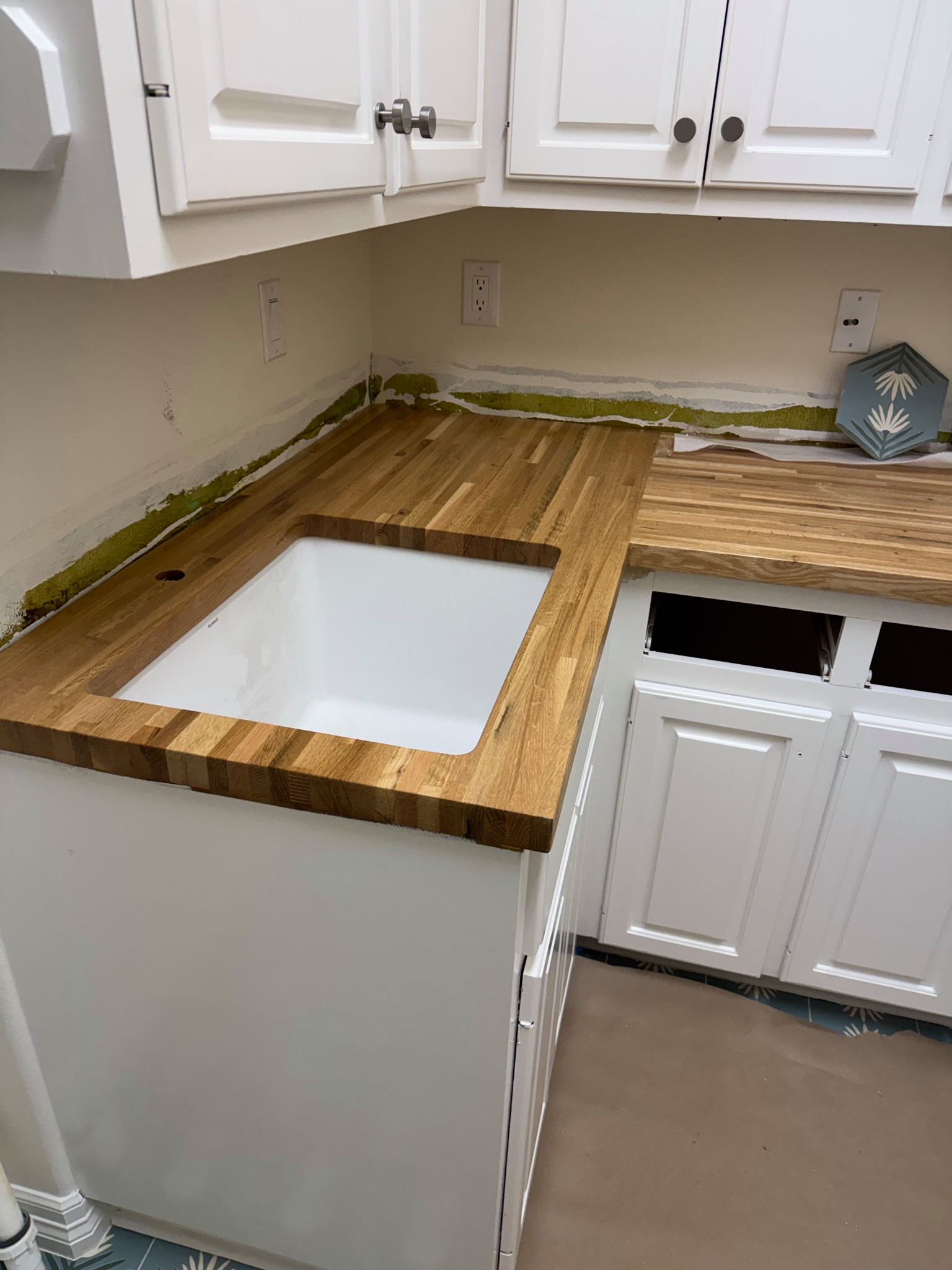 Beverage Bar & Laundry Room
