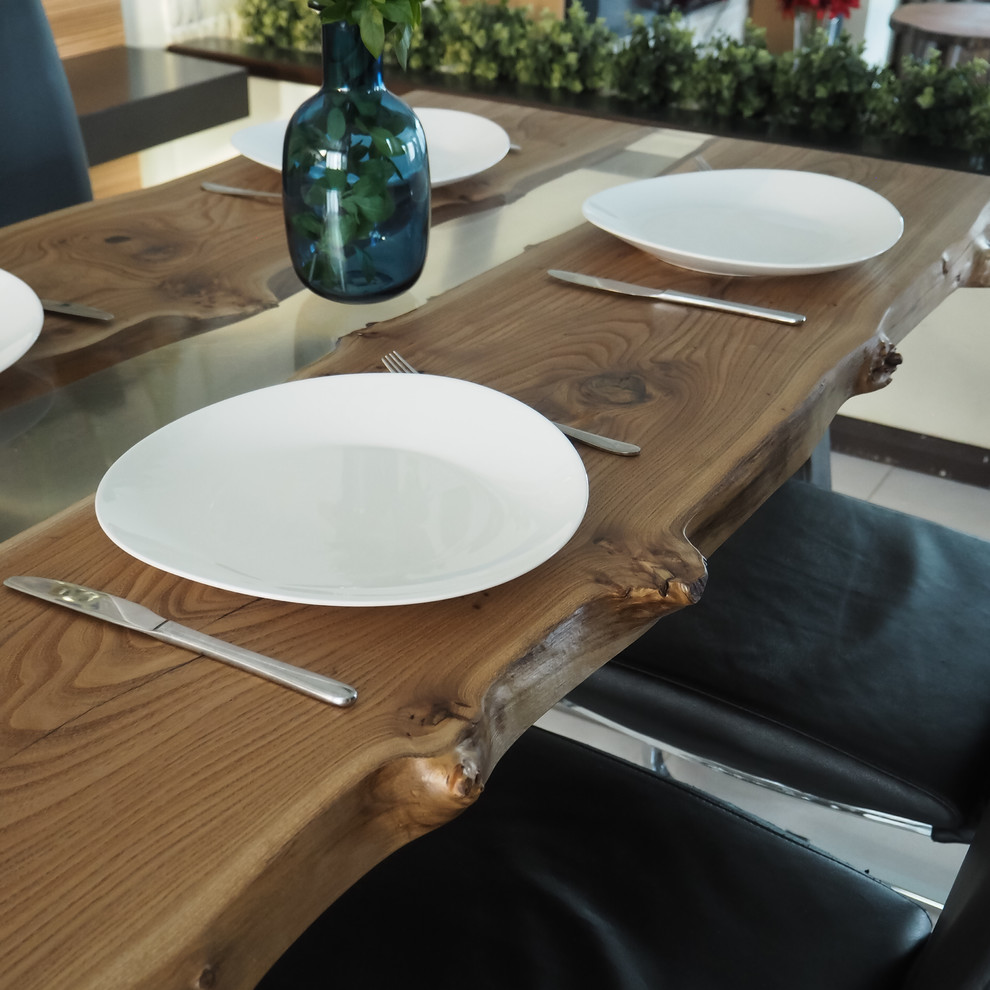 Стол из массива карагача с рекой