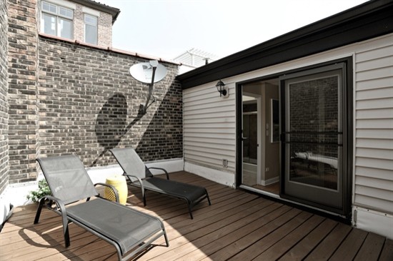 Example of a transitional deck design in Chicago