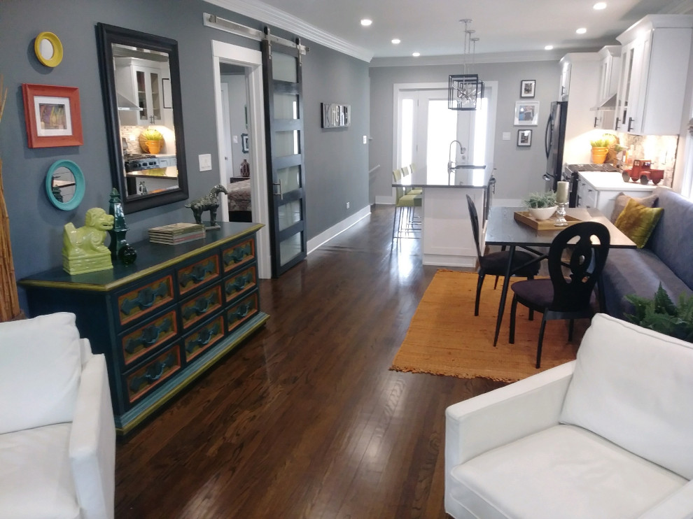 Example of a transitional kitchen design in Chicago
