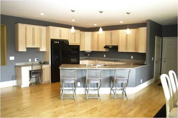 Transitional kitchen photo in Cincinnati