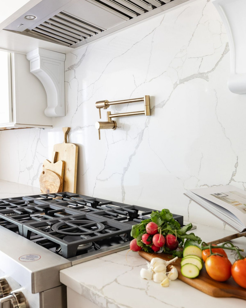 Inspiration for a transitional kitchen remodel in Atlanta with stainless steel appliances