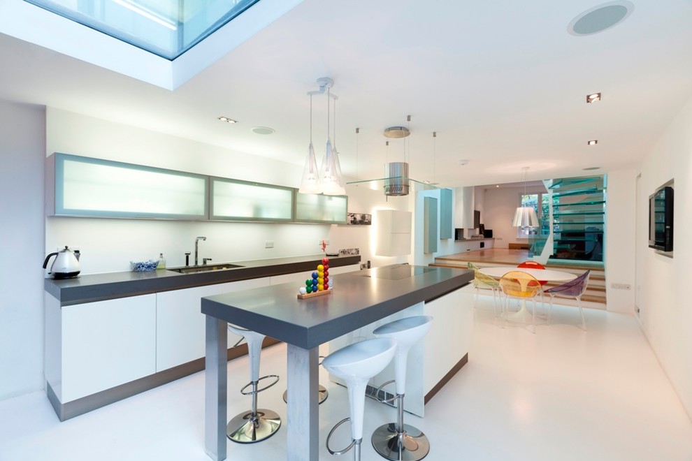 Inspiration for a modern kitchen in London.
