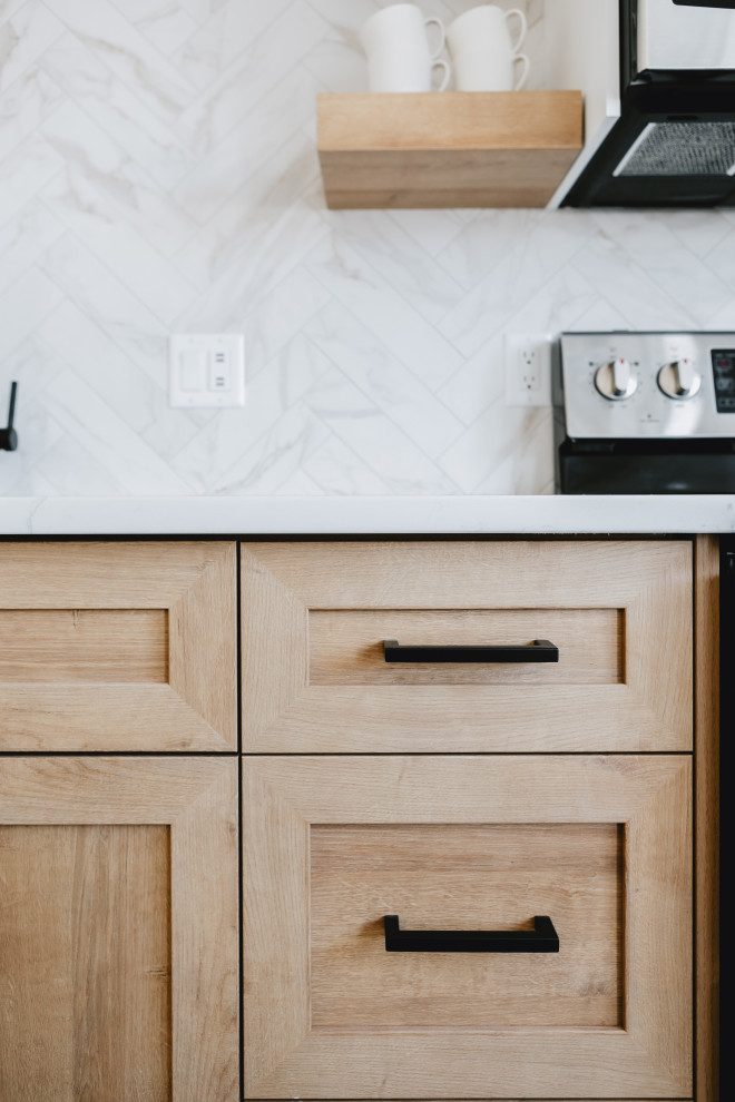Kitchen - transitional kitchen idea in Edmonton
