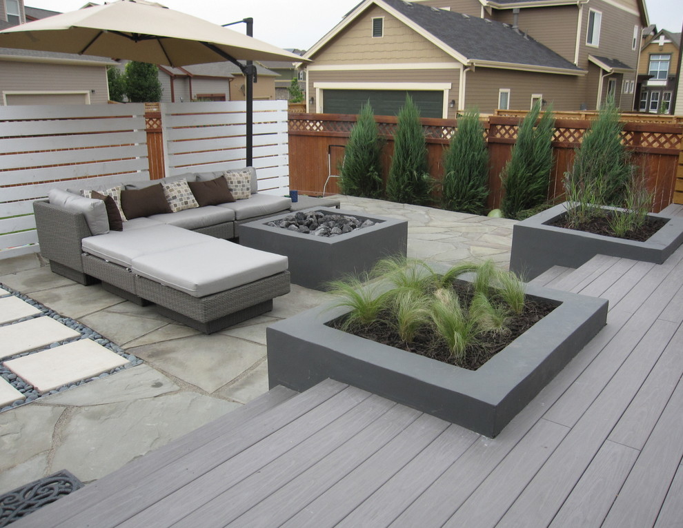 Contemporary backyard garden in Denver with natural stone pavers.