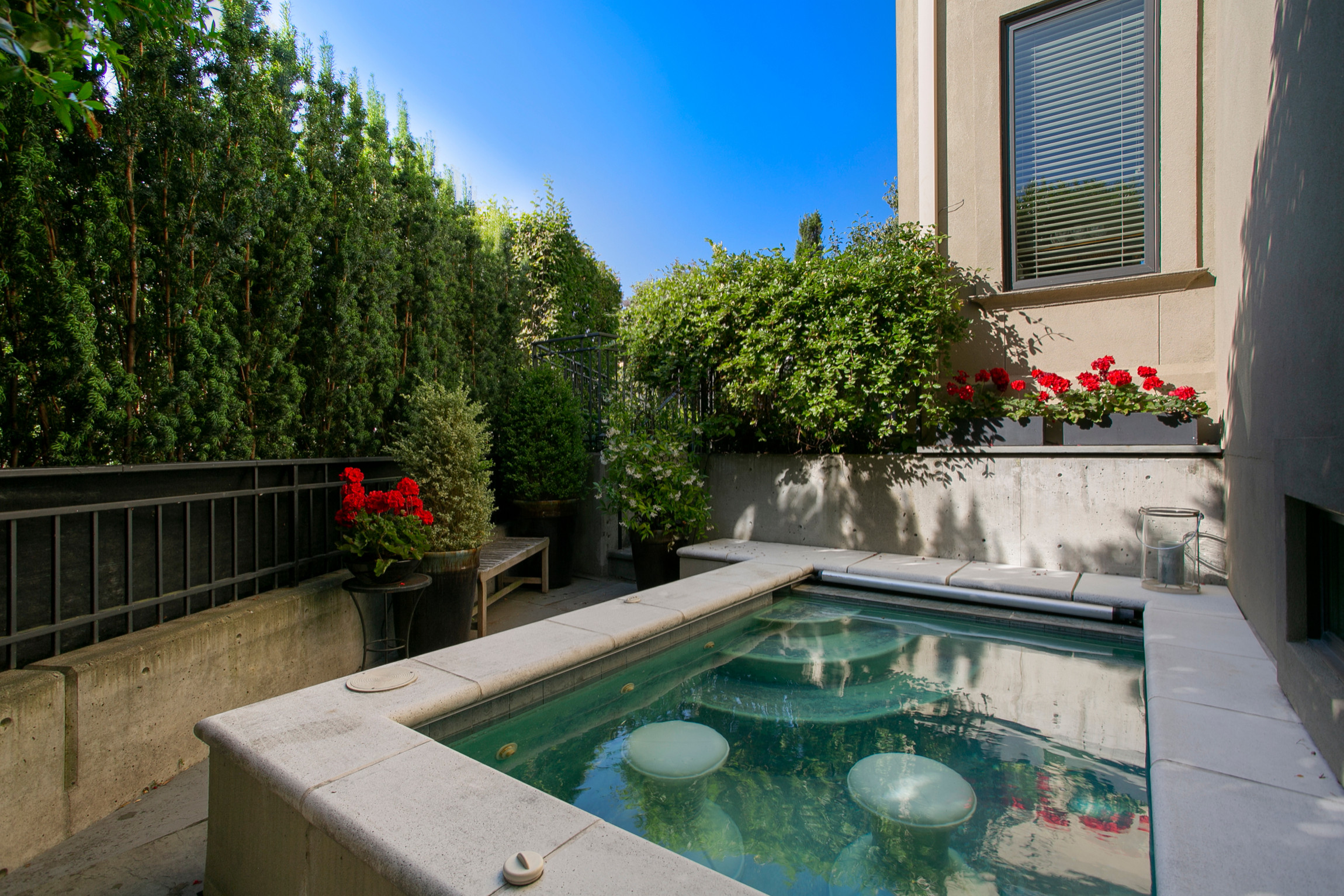 Custom Executive Home - Magnolia