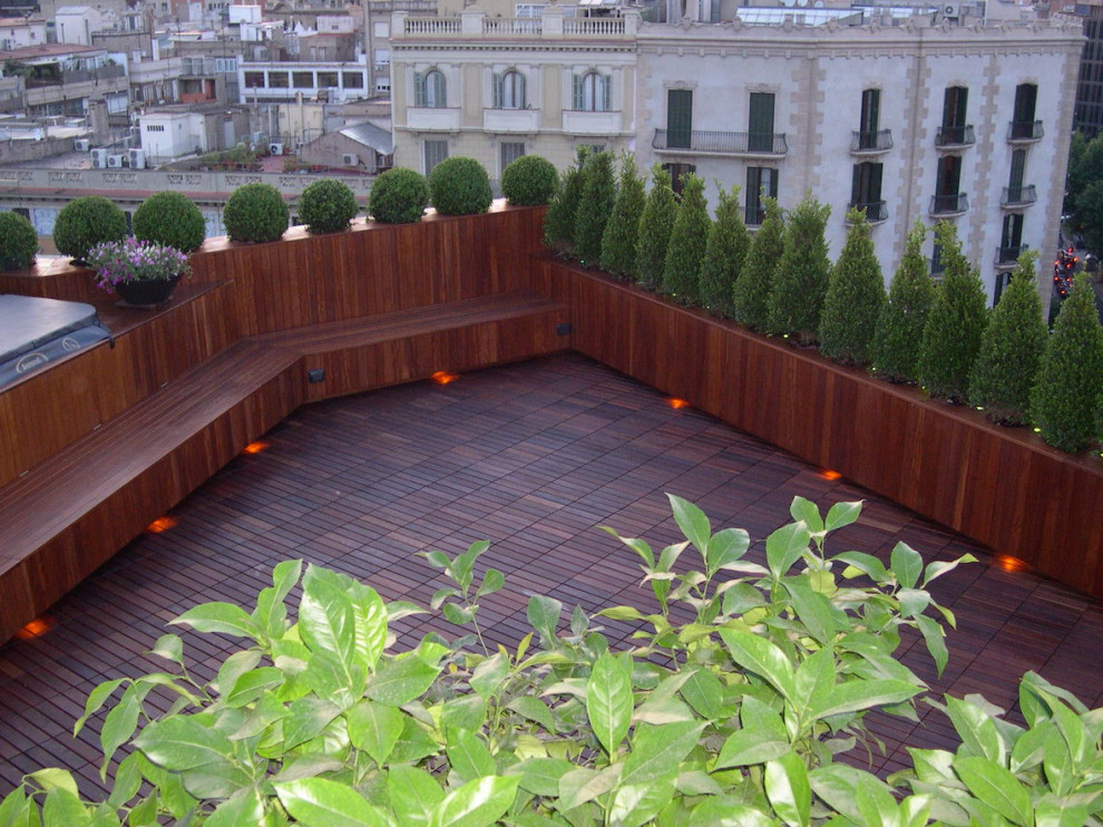 This is an example of a mid-sized contemporary rooftop deck in Barcelona with with privacy feature.