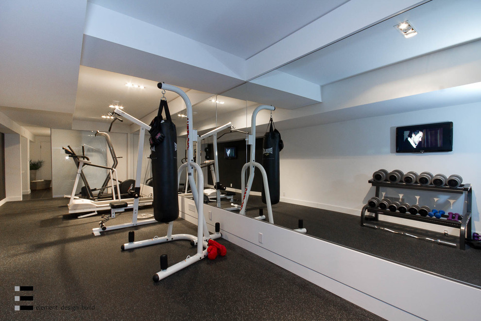 Inspiration for a modern home gym in Toronto.