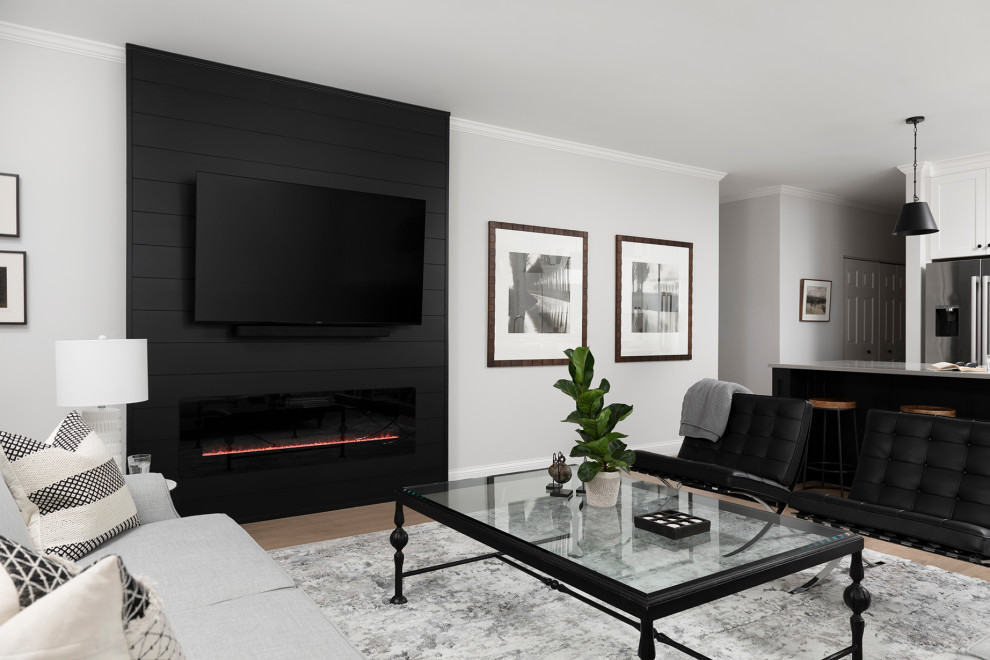 Transitional home design photo in Chicago