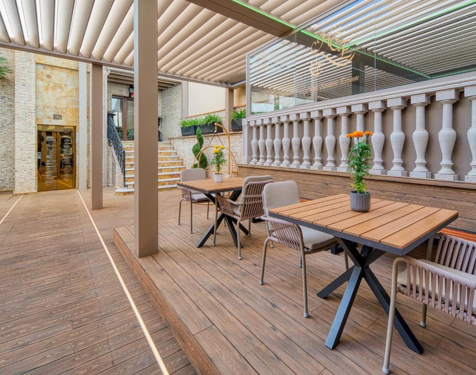 Imagen de terraza in patio With pérgola