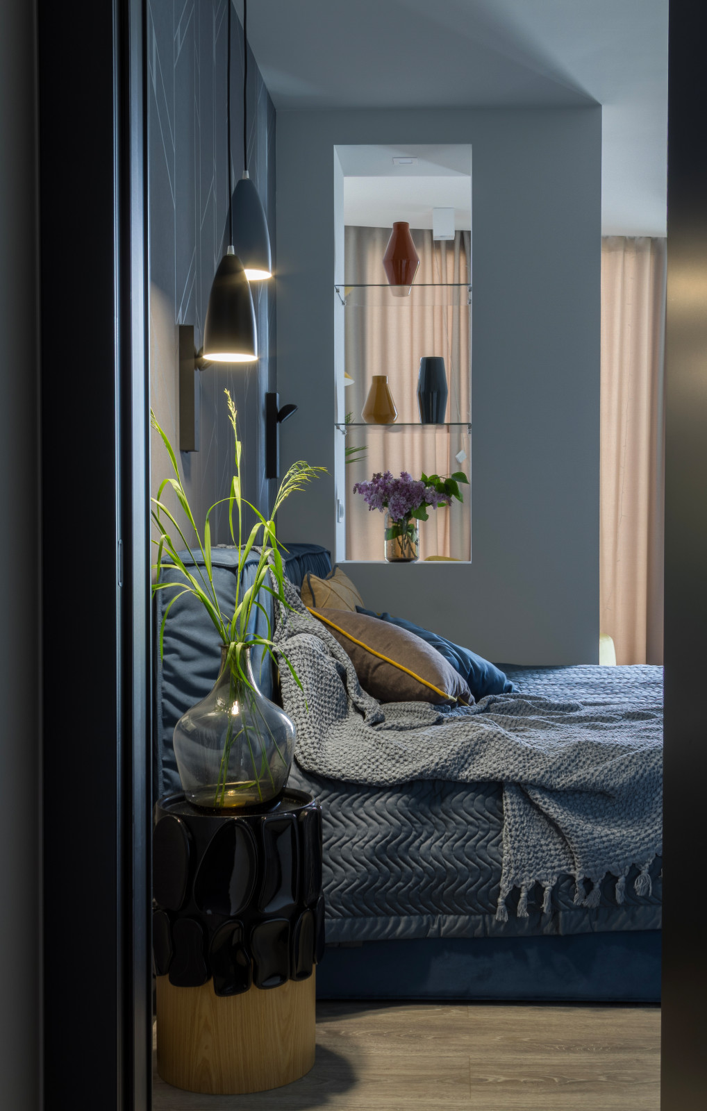 Мастер-спальня с вечерней подсветкой