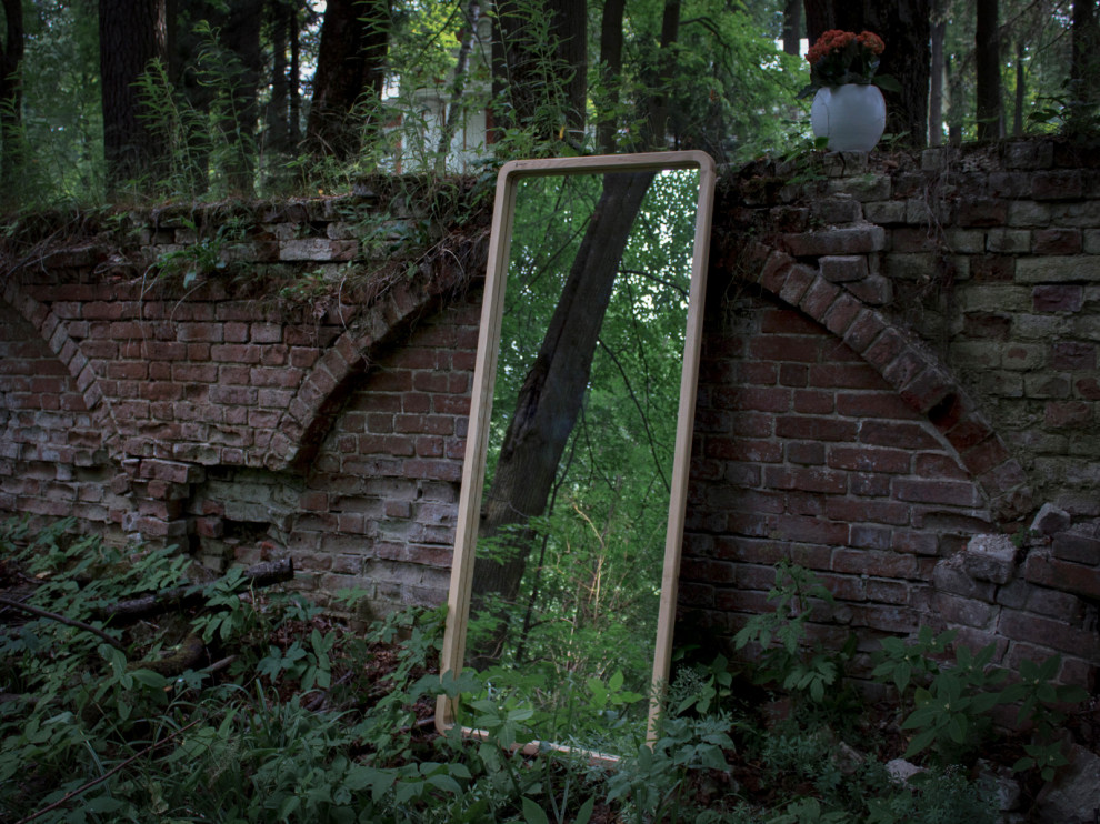 Зеркало в раме из ясеня