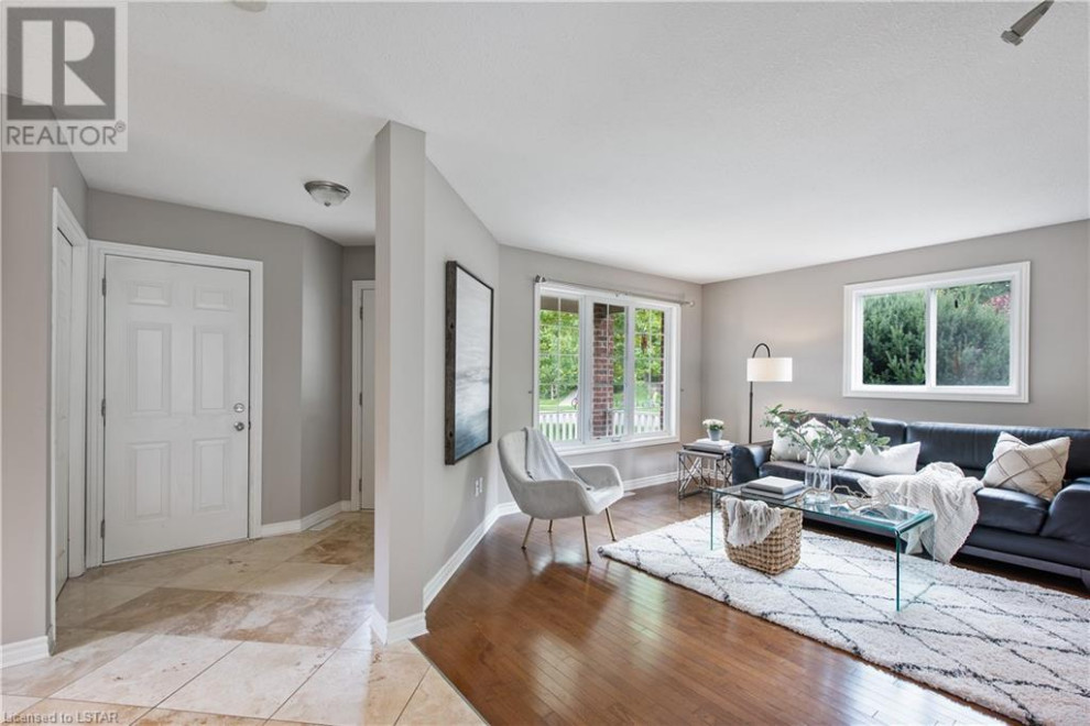 How to set up a living room in a new house?