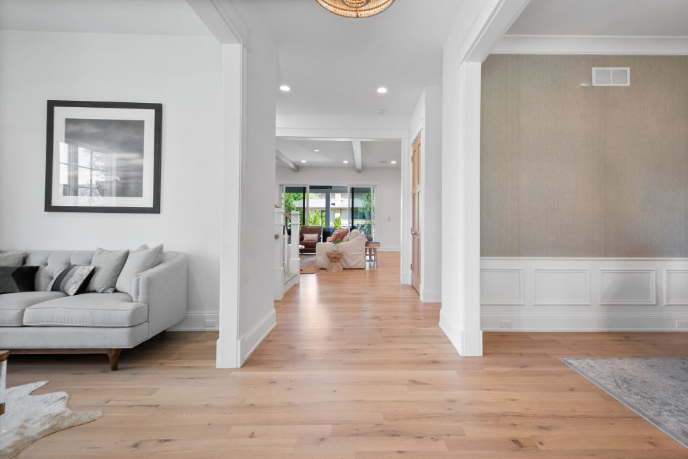 Inspiration for a transitional home design remodel in Chicago