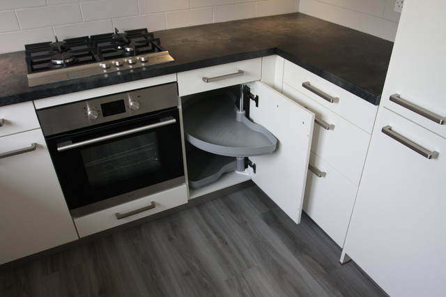 white laminate Kitchen moderne-koekken