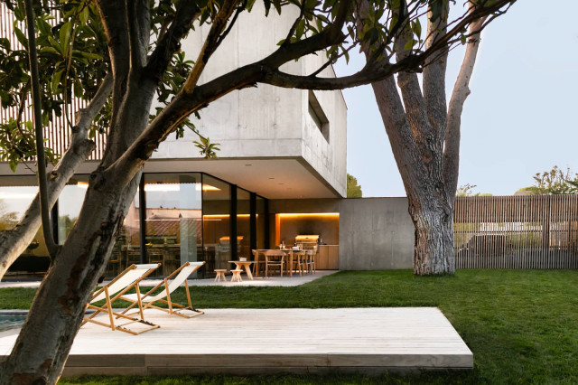 FRI's house contemporary-deck