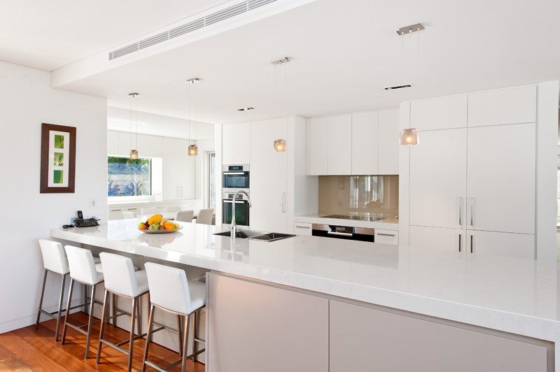 Midcentury kitchen in Sydney.