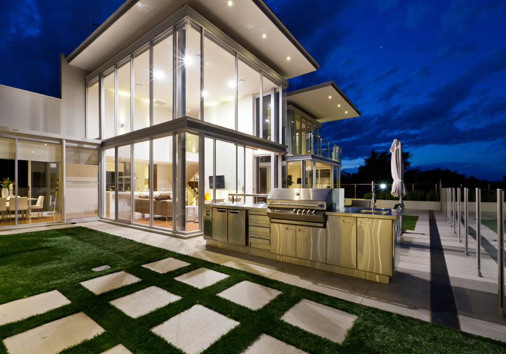 This is an example of a contemporary patio in Canberra - Queanbeyan.
