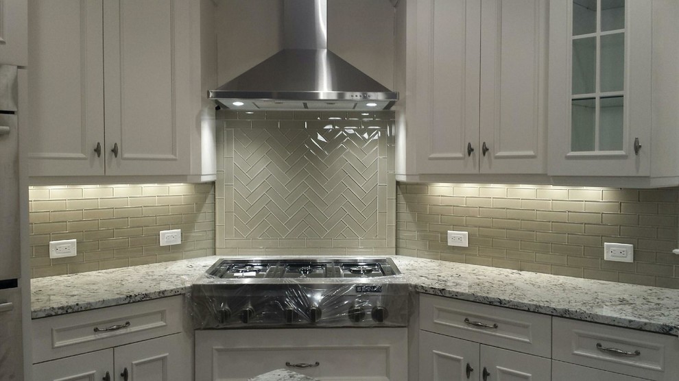 Kitchen - transitional kitchen idea in New York