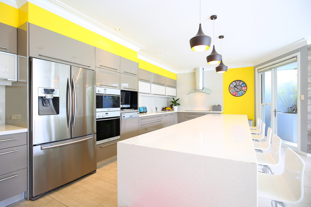 This is an example of a midcentury kitchen in Melbourne.