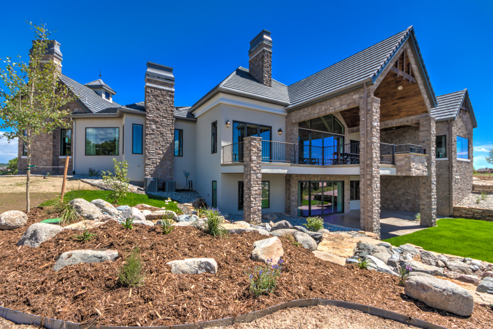 Transitional home design photo in Denver