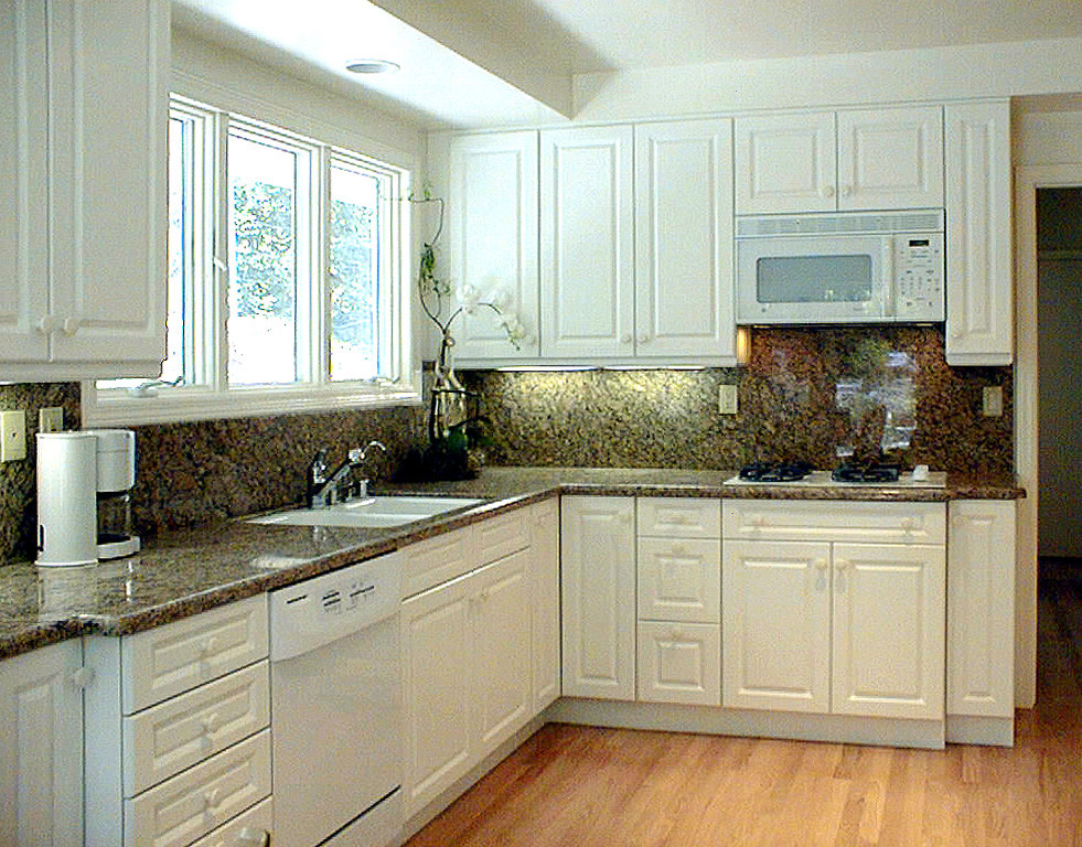 Transitional home design photo in Los Angeles