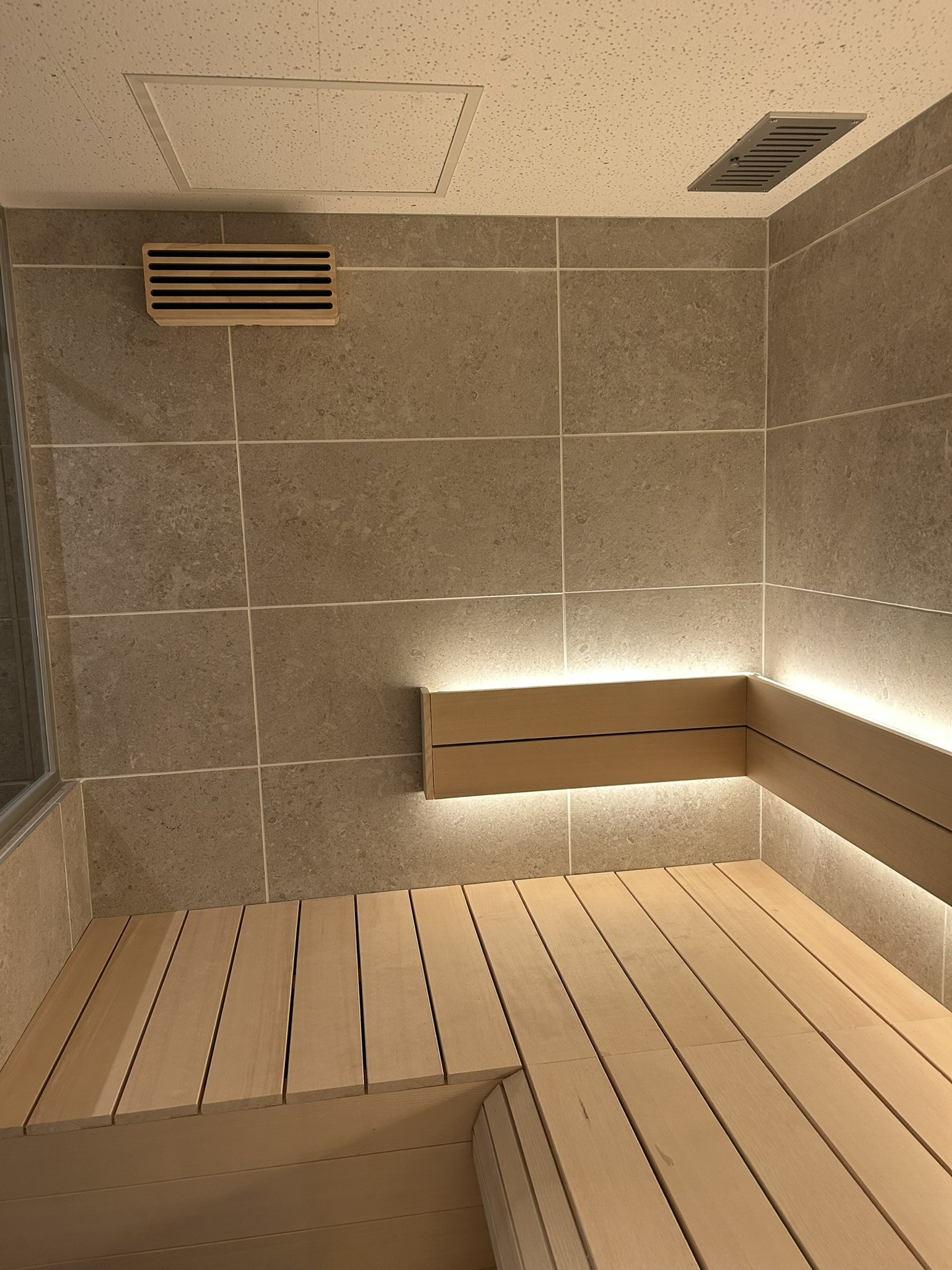 田園調布の家（大きなお風呂とサウナがある家）