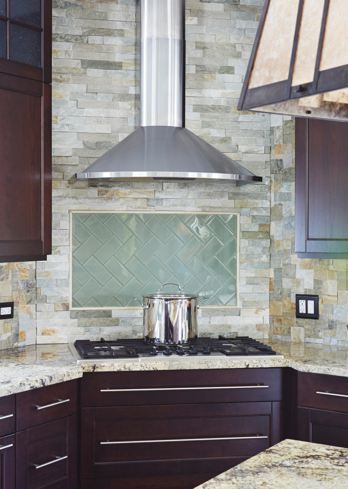 Example of a transitional kitchen design in Chicago