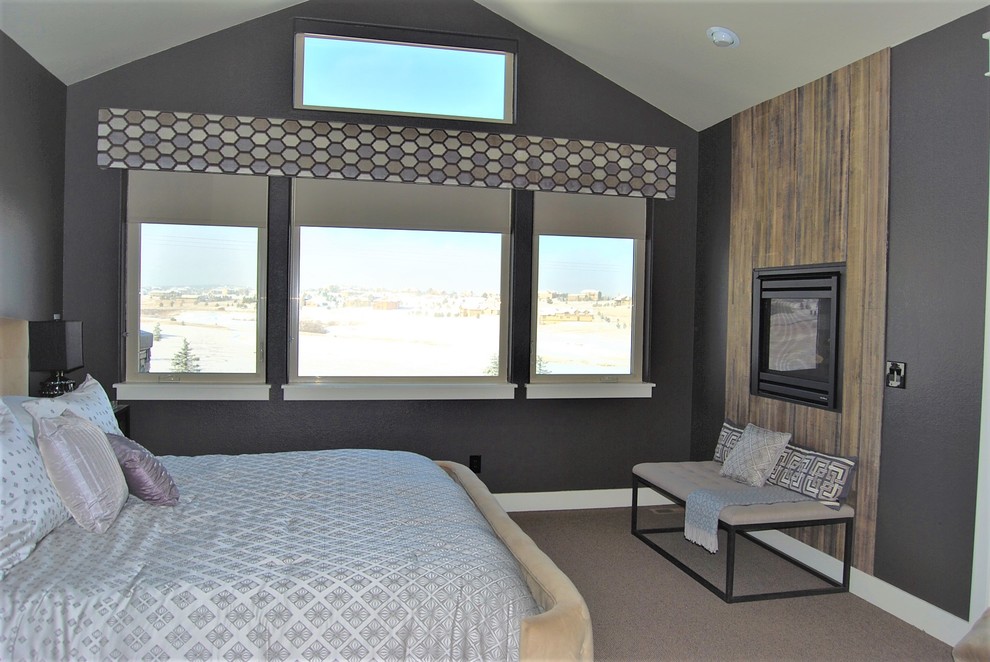 Example of a transitional home design design in Denver