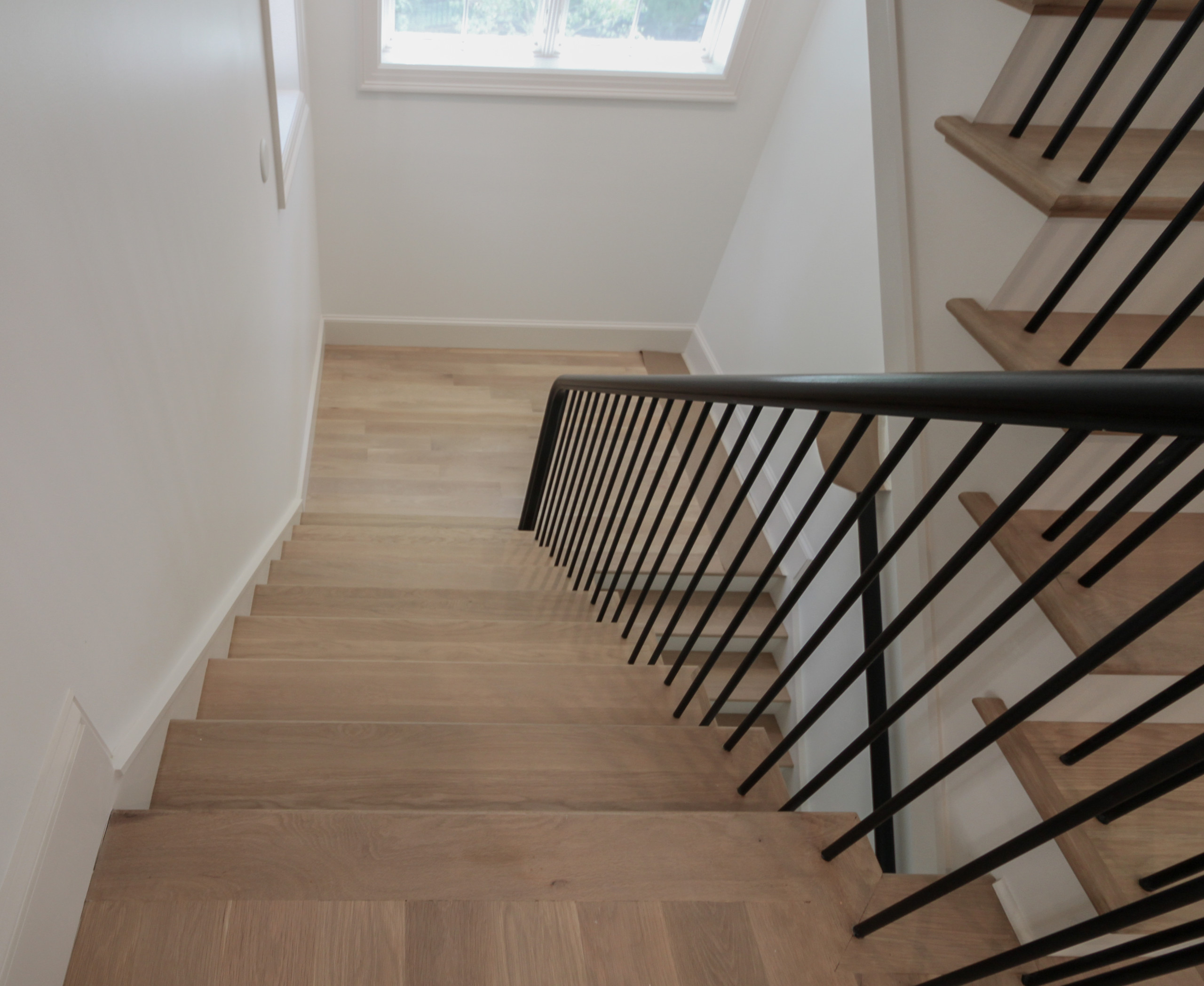 88_Clean & Modern Staircase, Arlington VA 22207
