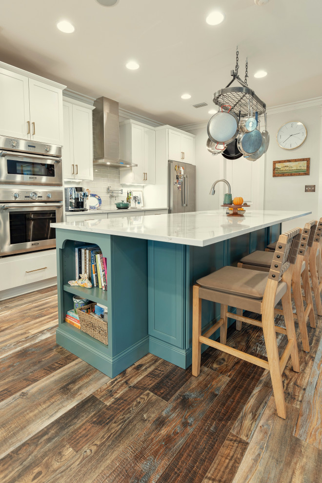 Transitional kitchen photo in Miami