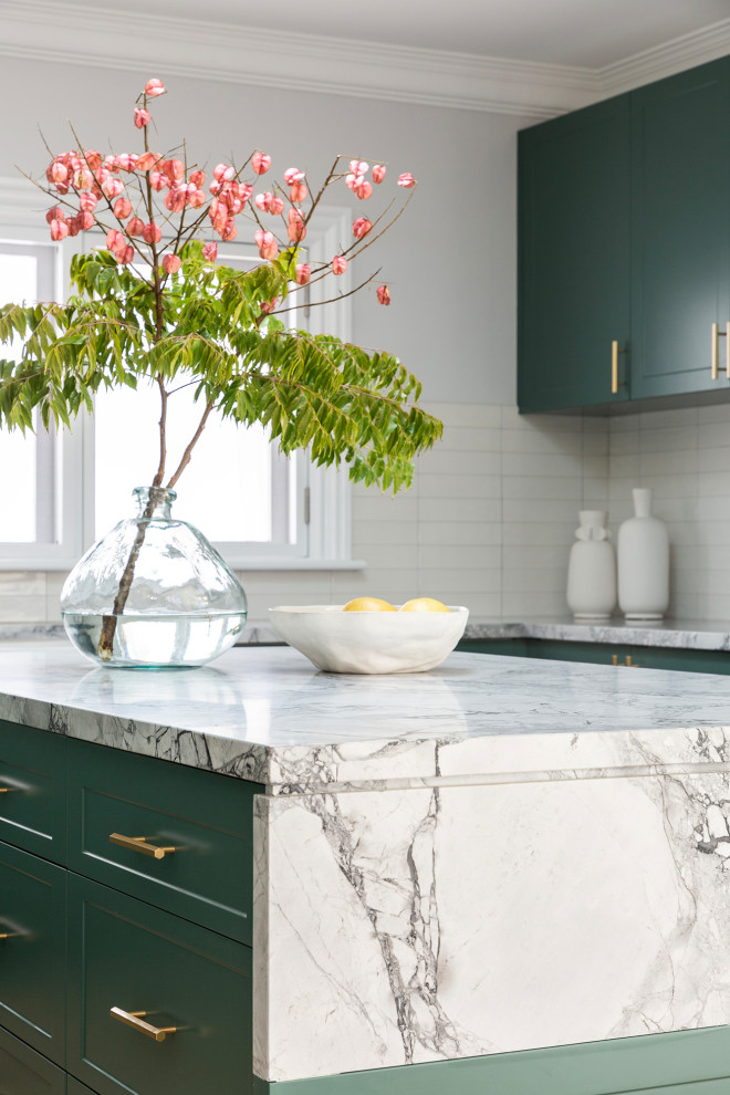 Design ideas for a transitional kitchen in Sydney.