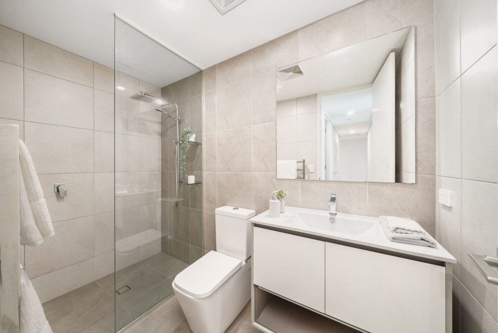 This is an example of a beach style bathroom in Brisbane.