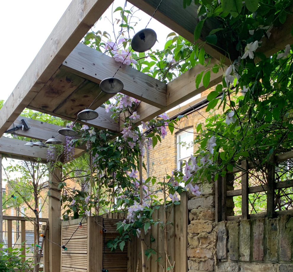Garden design - courtyard in South London