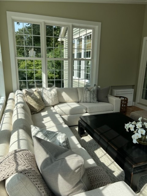 NEUTRAL SUNROOM