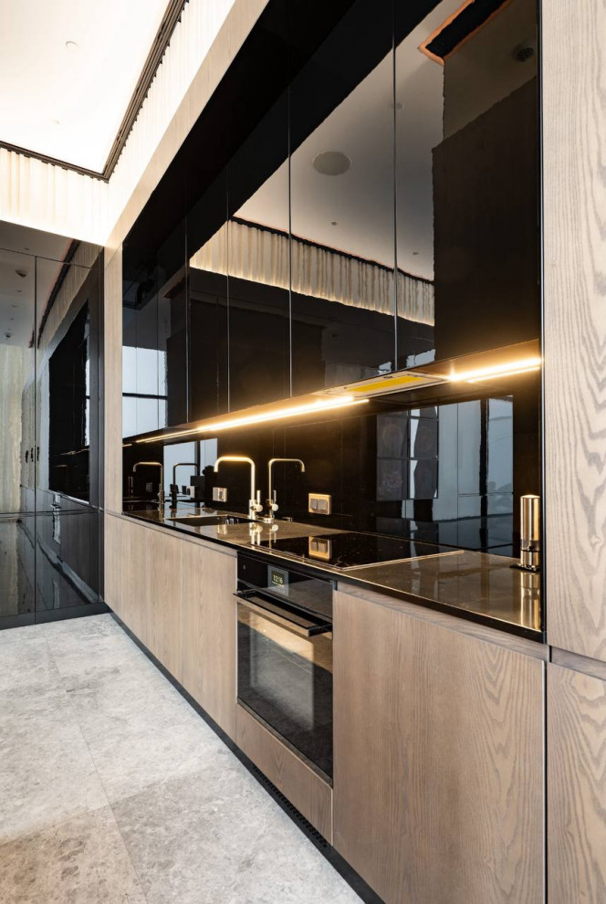 Стеклянные панели для кухонной зоны