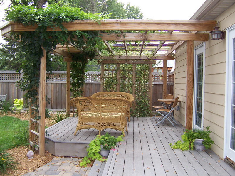 Design ideas for a small country backyard deck in Minneapolis with a pergola.