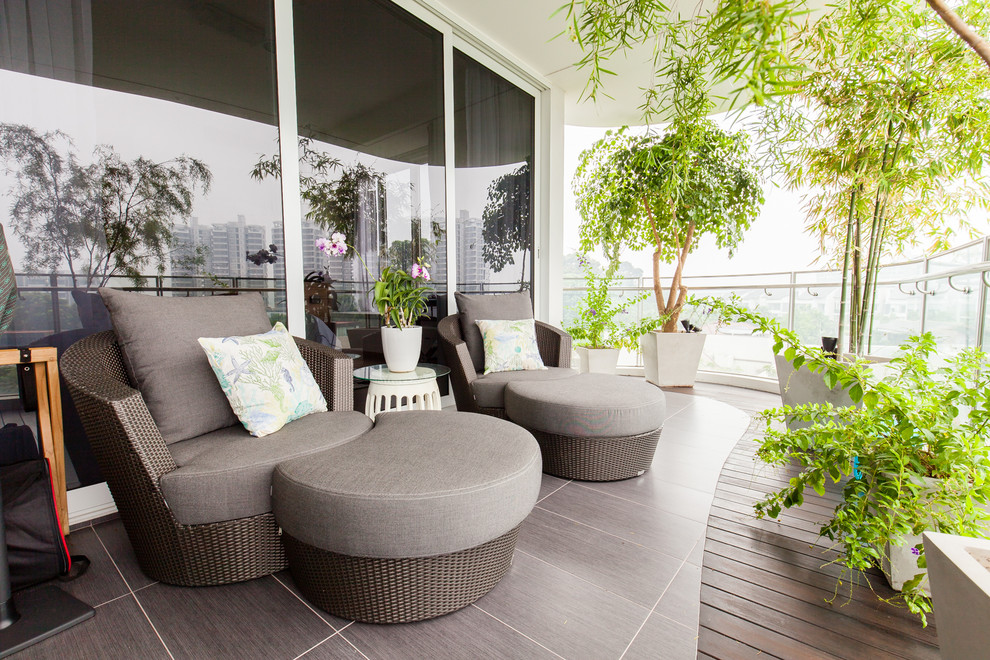 Inspiration for a transitional deck in Singapore.