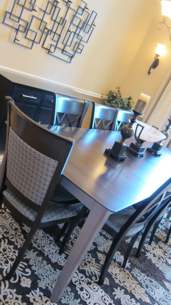 Mid-sized transitional home design photo