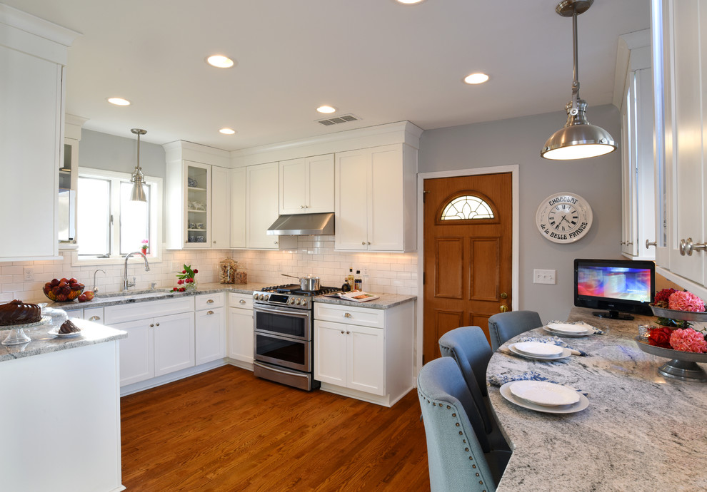 Example of a transitional kitchen design in Columbus