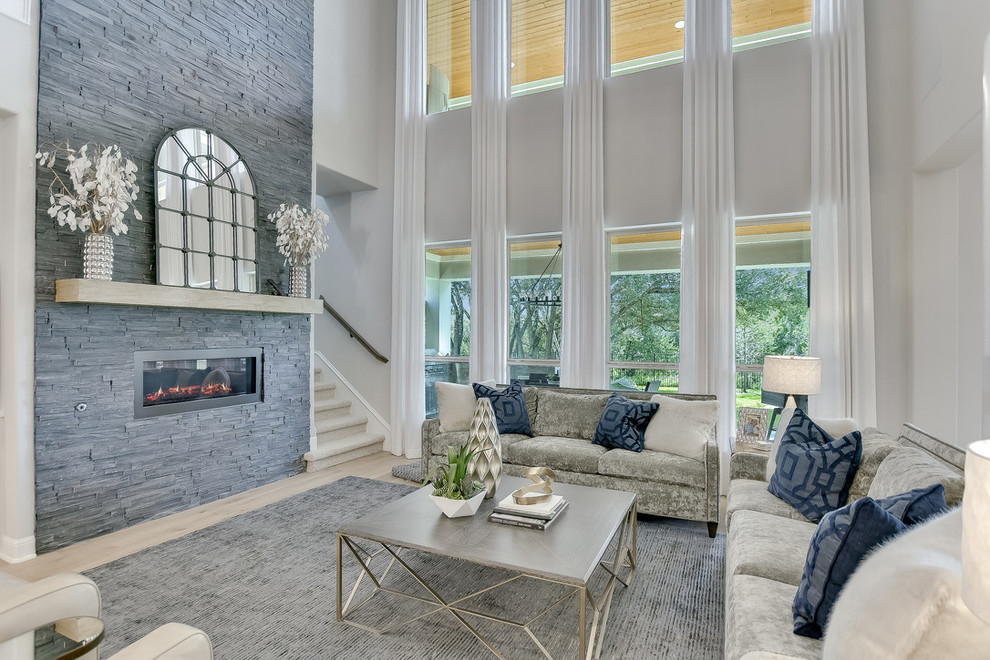 Transitional home design photo in Austin