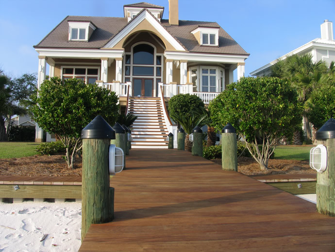 Inspiration for a mid-sized timeless backyard dock remodel in Miami with no cover