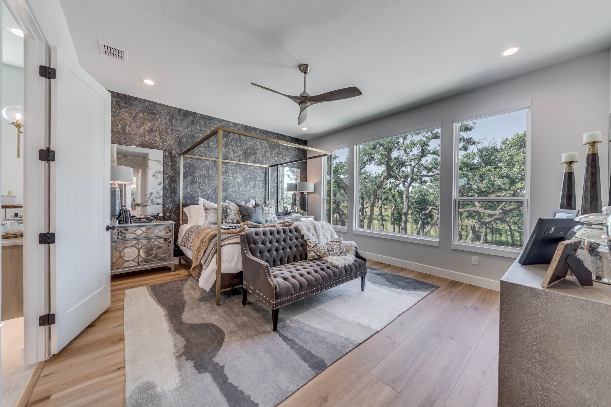 Modern European: 3,830 ft², 4 BR/3 BA/1 ST