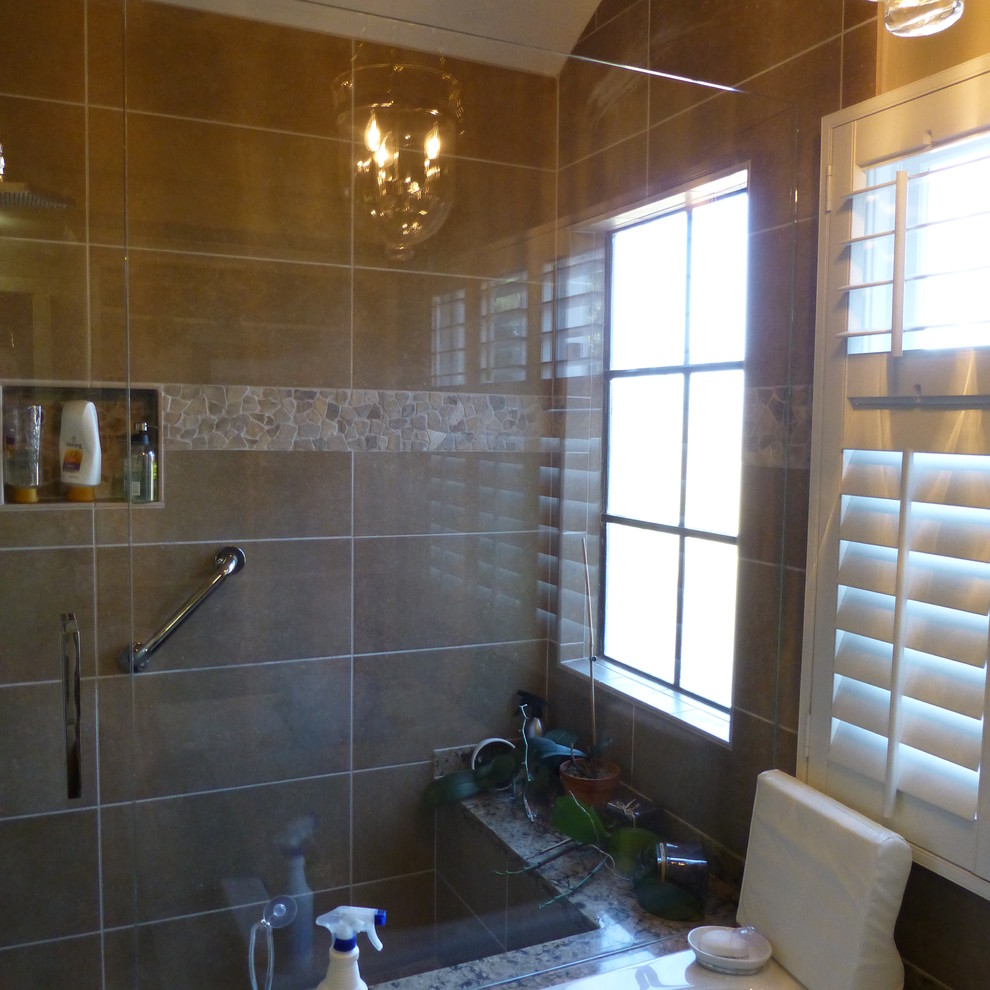Inspiration for a mid-sized timeless master beige tile and porcelain tile porcelain tile bathroom remodel in Los Angeles with an undermount sink, raised-panel cabinets, a two-piece toilet, beige walls, white cabinets and granite countertops