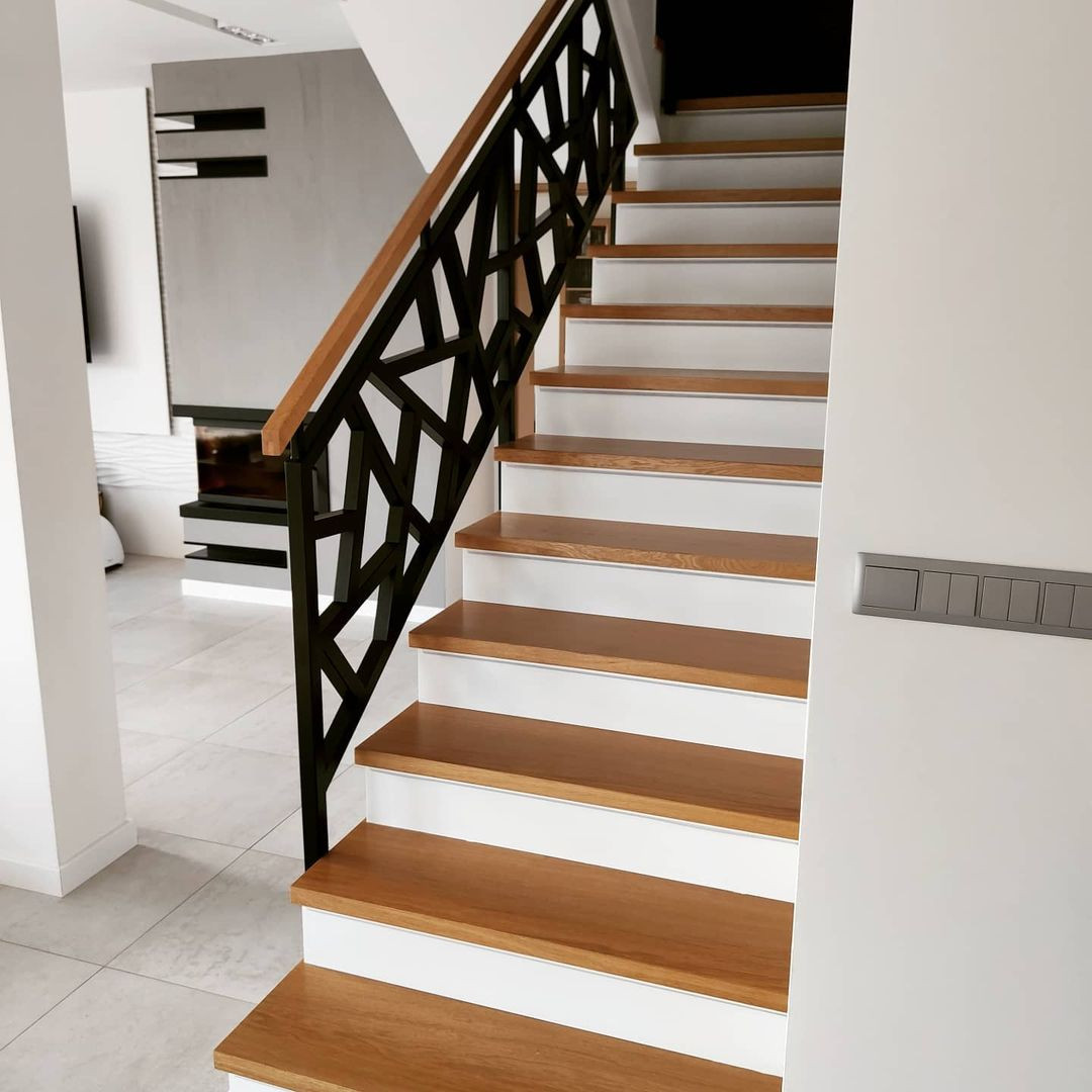 Закрытая 2х маршевая лестница с поворотной площадкой