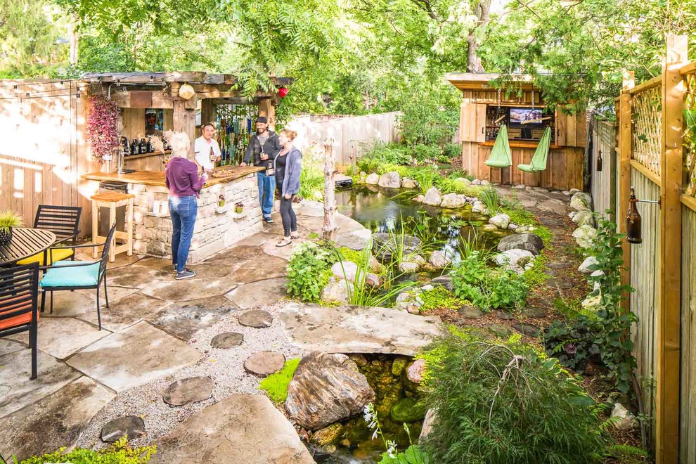 Inspiration for a rustic home design remodel in Toronto
