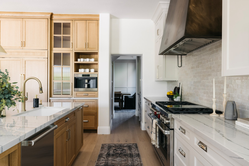 Kitchen - transitional kitchen idea in Phoenix