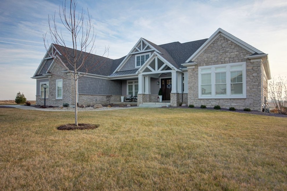 Home design - transitional home design idea in Chicago