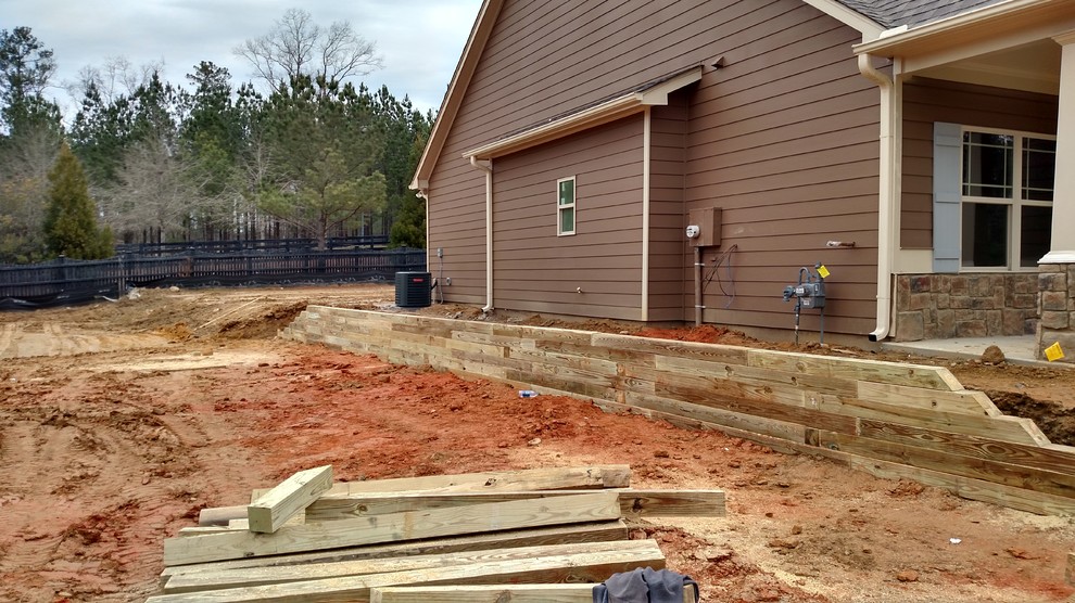Home design - rustic home design idea in Atlanta